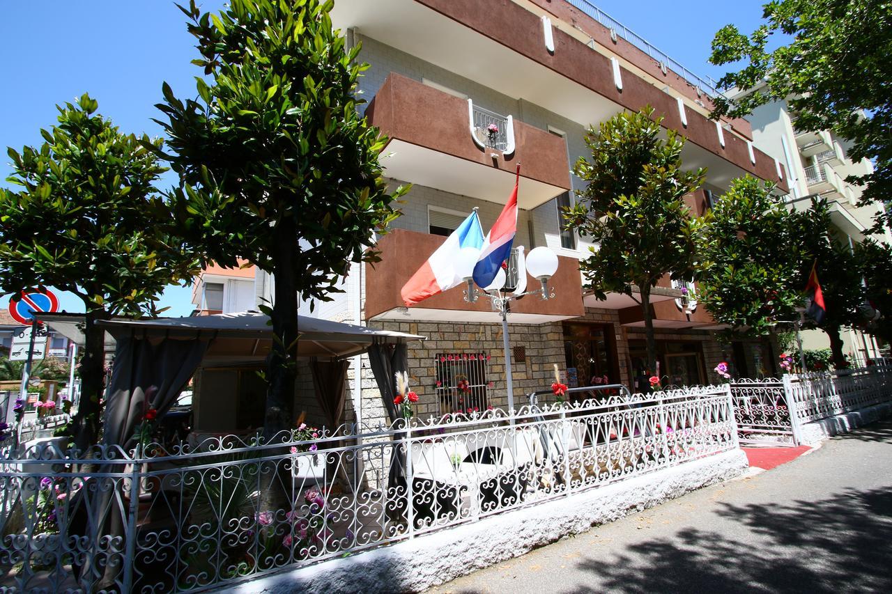 Hotel Emanuela Rimini Buitenkant foto